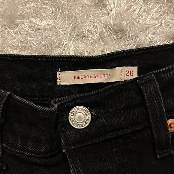 2 LEVIS Ribcage Shorts - Picture 2 of 10